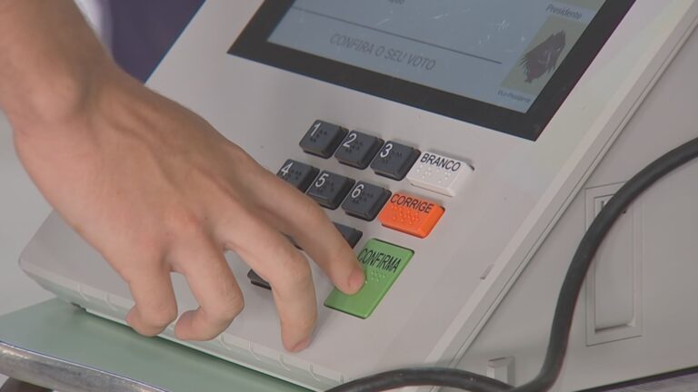 Lula descarta venda dos Correios e minimiza preocupação com dívida pública
