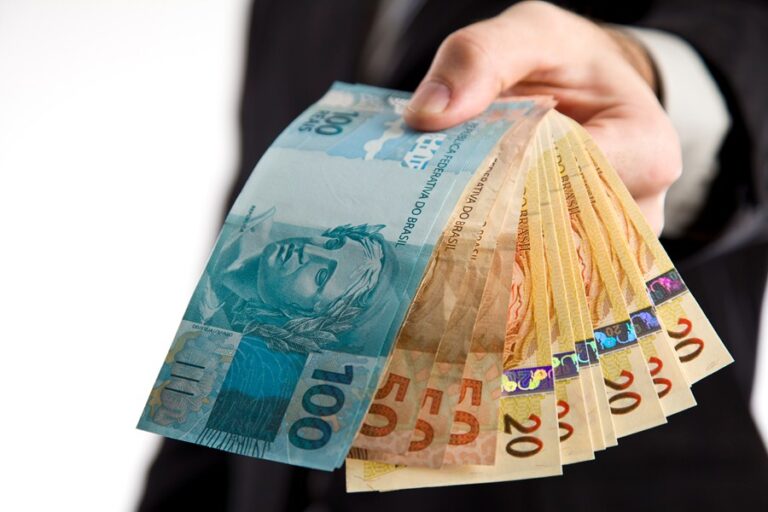 Analistas alertam para piora na qualidade de crédito com endividamento em nível crítico