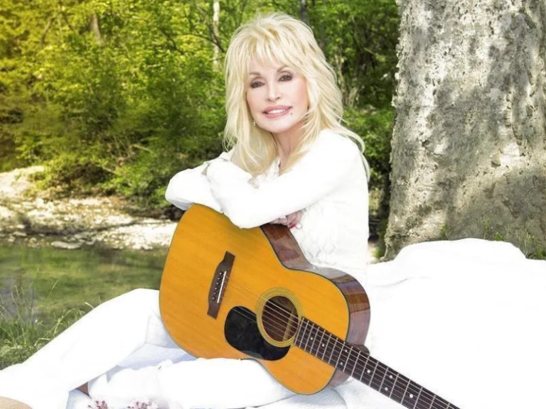 Dolly Parton, lenda da música country, morre aos 80 anos