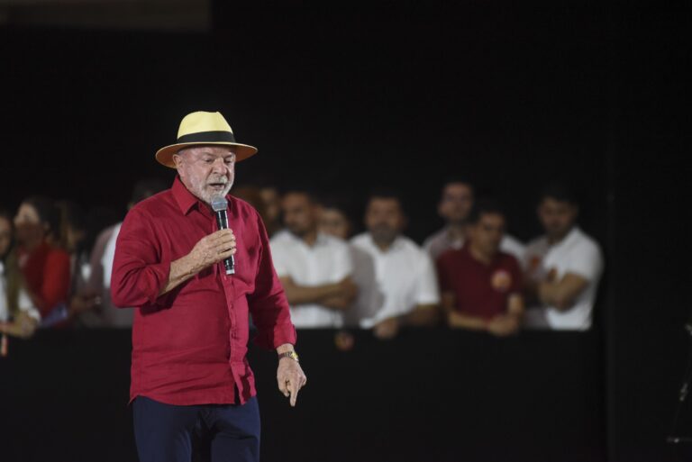 PT oficializa candidatura de Lula à reeleição em 2026