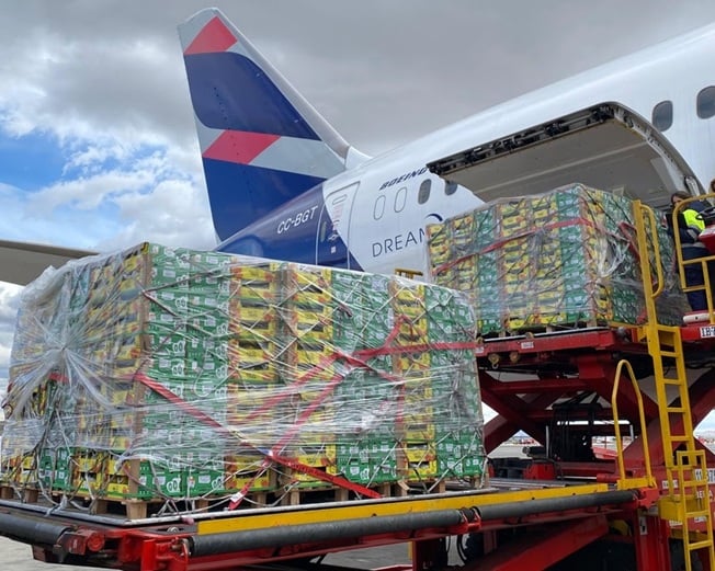 LATAM Cargo amplia em 42% transporte aéreo de frutas