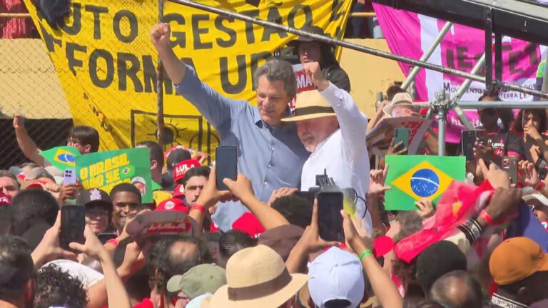 Haddad lança campanha ao governo de SP em comício de Lula em São Bernardo