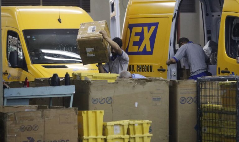 Correios lançam serviço logístico para comércio eletrônico com entregas ao Brasil