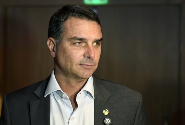 Republicanos anuncia neutralidade e limita opções de Flávio para vice