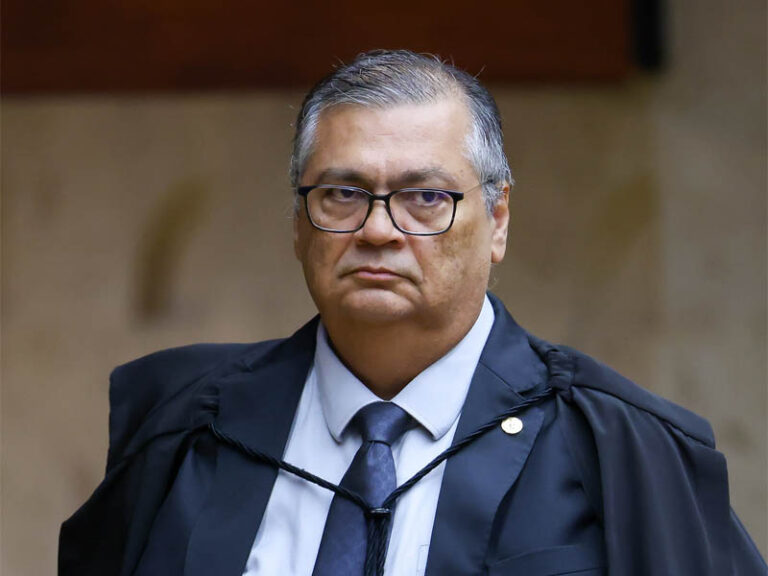 Dino determina que PF investigue crimes na destinação de emendas Pix