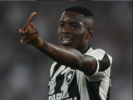 Botafogo apresenta proposta a Luiz Henrique e negocia troca com Zenit