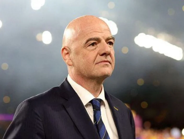 Confederações estudam moção para afastamento de Infantino na FIFA