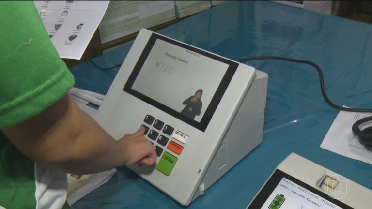 Brasil tem voto obrigatório dos 18 aos 70 anos nas eleições de 2026
