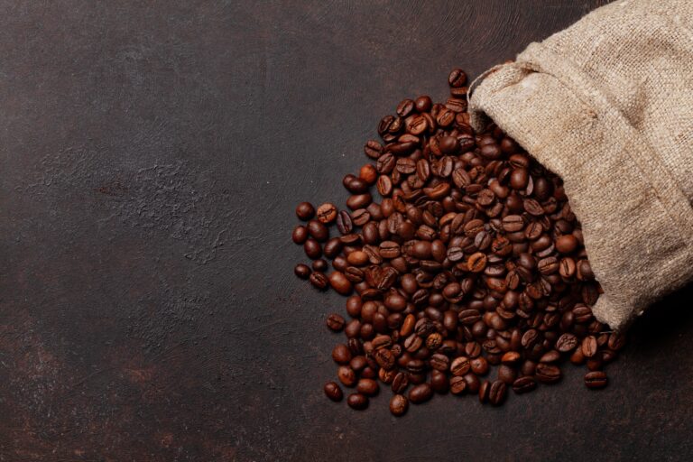 Café arábica fecha em alta em Nova York com preocupações sobre oferta global