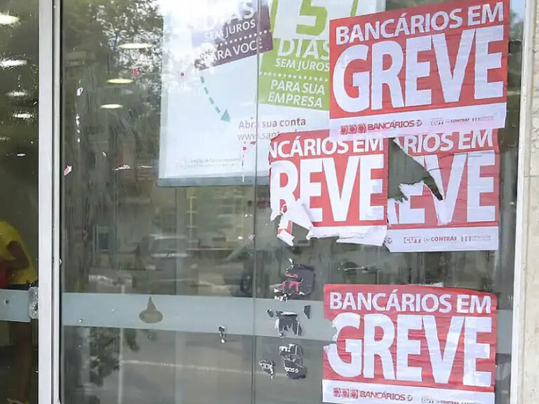 Paralisação de bancários fecha dezenas de agências em Curitiba