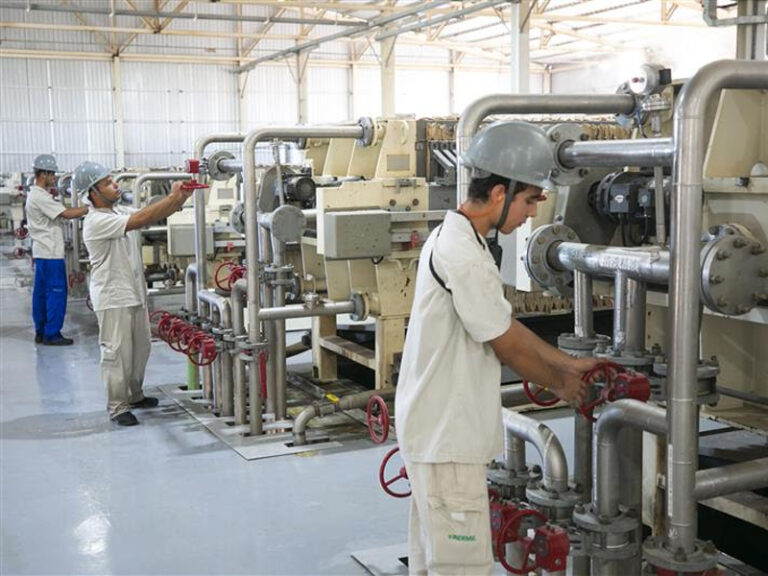 Indústria e construção criam 25 mil empregos formais no Paraná em 2026