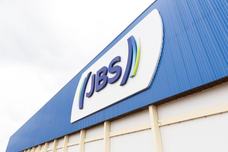 JBS registra prejuízo de US$102 milhões no segundo trimestre de 2026