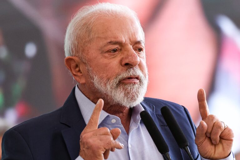 Lula afirma que dívida pública não preocupa e promete superávit este ano