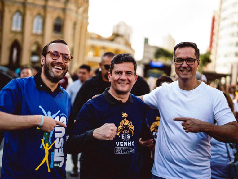 Sergio Moro participa de adesivaço no Parque Barigui em Curitiba