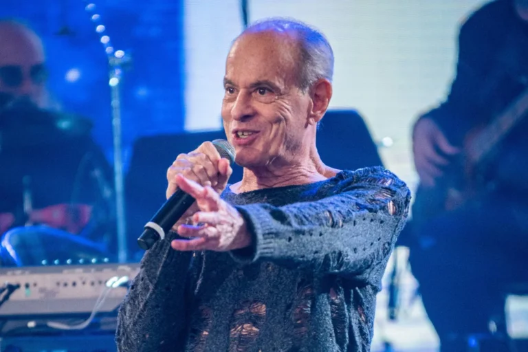 Ney Matogrosso se apresenta em Curitiba em abril de 2027 na Arena da Baixada