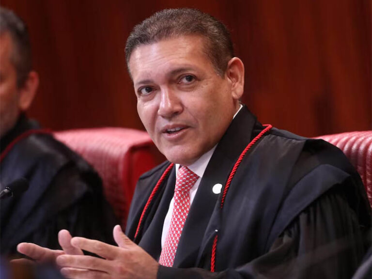TSE nega ataque hacker na filiação de Flávio Bolsonaro e abre inquérito