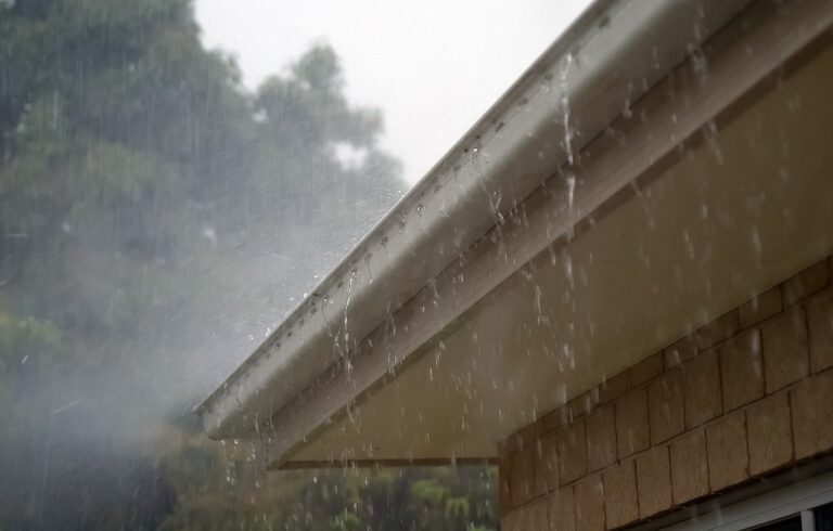 Temporal ganha força e pode trazer tornados e ventos acima de 100 km/h no Sul