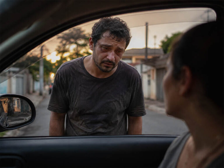 Homem em situação de rua relata avanços após deixar vida nas ruas em Curitiba
