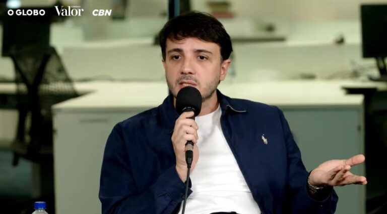 Renan Santos defende fim da Justiça do Trabalho e reforma trabalhista