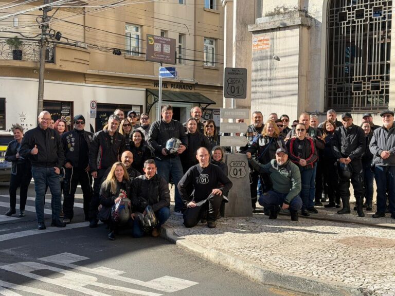 Cerca de 60 motocicletas recriam trajeto histórico do motociclismo em Ponta Grossa
