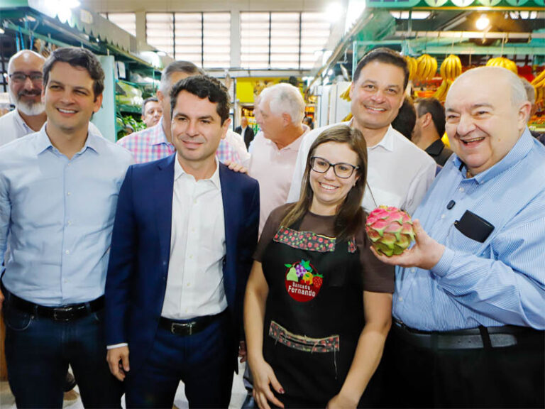 Sandro Alex propõe ampliar mercados municipais no Paraná