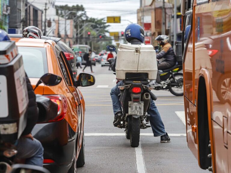 Anvisa libera entrega de medicamentos por aplicativos como iFood e Rappi