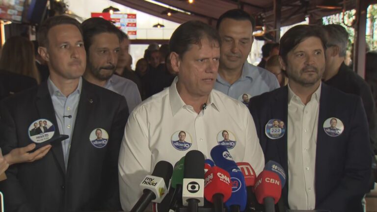 Tarcísio minimiza ausência em agendas de campanha de Flávio em São Paulo