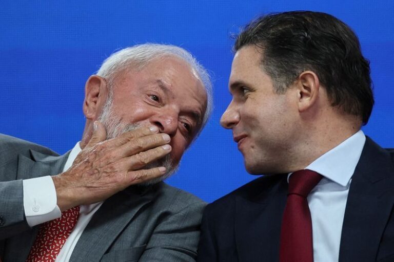 Lula pede prioridade a Hugo Motta para votação do PLP dos combustíveis