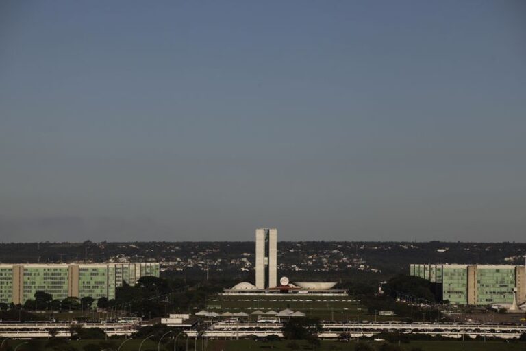Analista questiona incertezas econômicas do Brasil em 2026