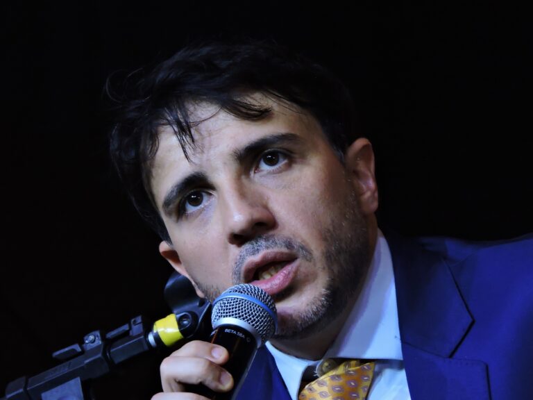 Renan Santos é absolvido em processo por acusação de estupro