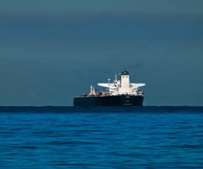 Tráfego marítimo cai no Golfo Pérsico após ataques de houthis