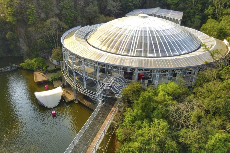 Curitiba oferece seis opções de passeios turísticos para quem viaja sozinho