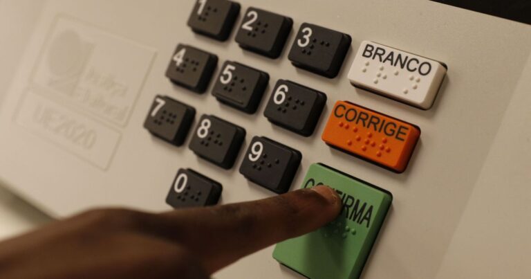 Justiça Eleitoral recebe pedidos de candidaturas até as 19h deste sábado