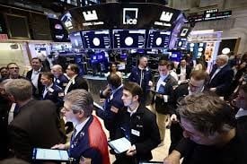 Wall Street fecha em baixa com alta nos preços do petróleo em agosto