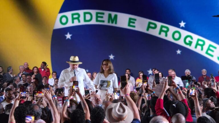 Lula oficializa candidatura à reeleição em convenção do PT