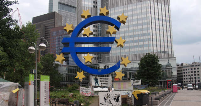 Produção industrial da zona do euro atinge máxima em 4 anos e meio