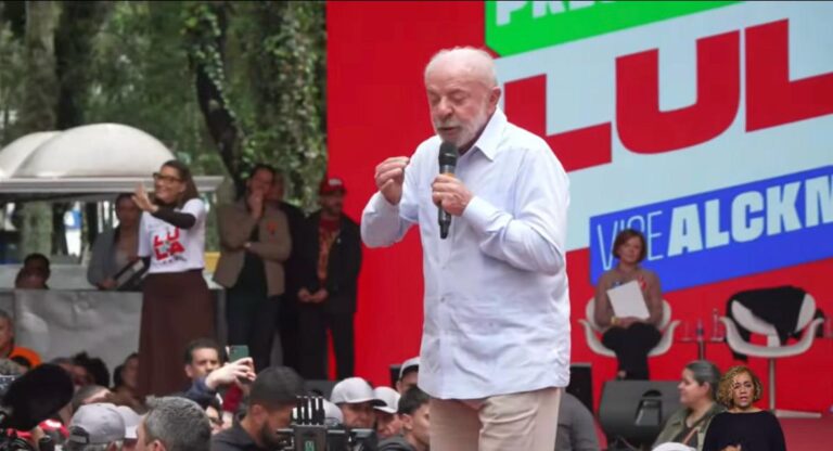 Lula responde provocações de Tito Barichello e Delegada Tathiana em comício em Curitiba