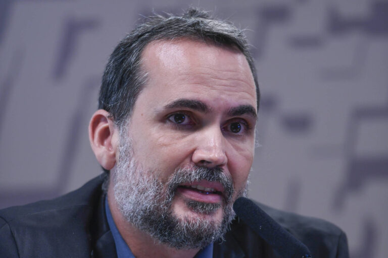 Governo reduz PIS/Cofins sobre gasolina em decreto com impacto de R$ 7 bilhões