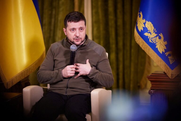Avião de Zelenskiy quase é atingido por drone na Noruega