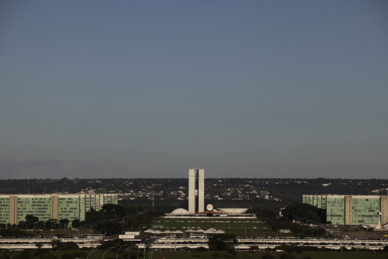 Governo reduz previsão de congelamento de verbas de ministérios para R$ 16,1 bi
