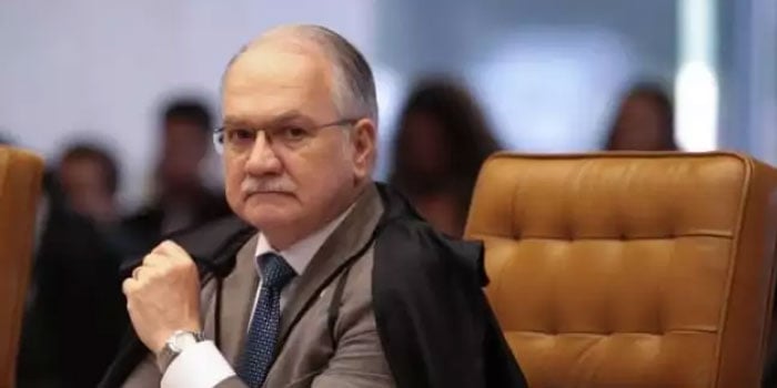 Fachin cancela sessão do STF após Dino determinar reintegração de Andrei