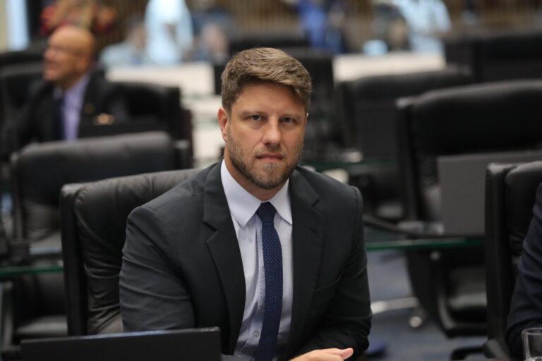 Requião Filho propõe porta única para abrir empresas no Paraná
