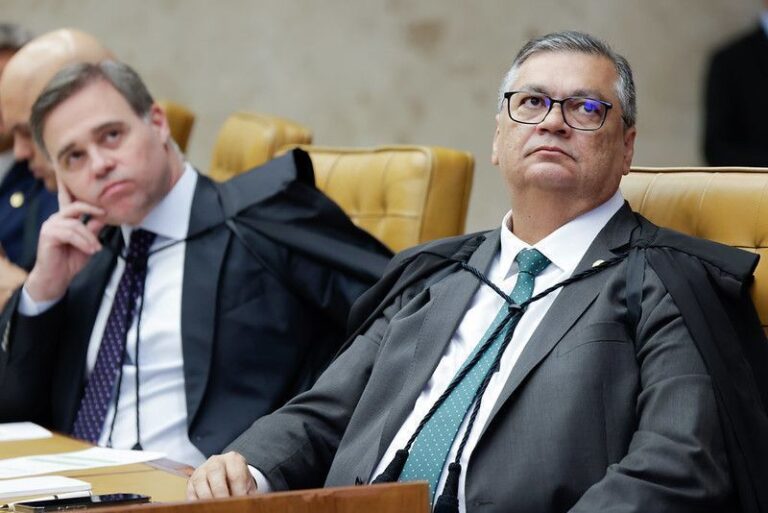 Dino derruba decisão de colega e critica pressões sobre juízes