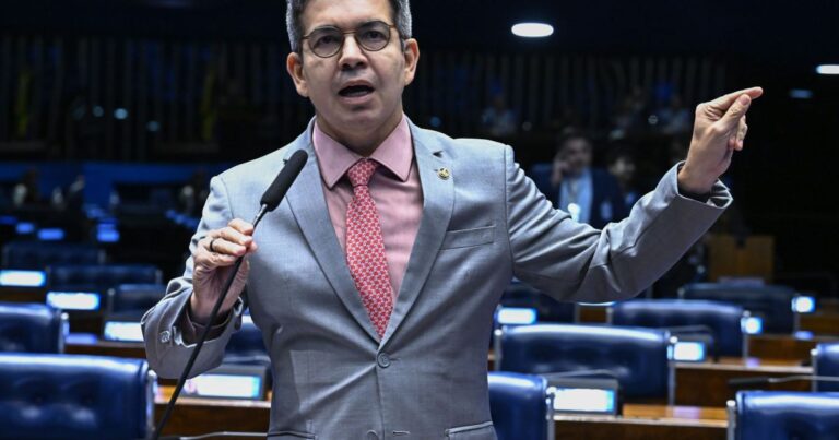 Líder do governo adia votação sobre PEC 6x1 para após eleições
