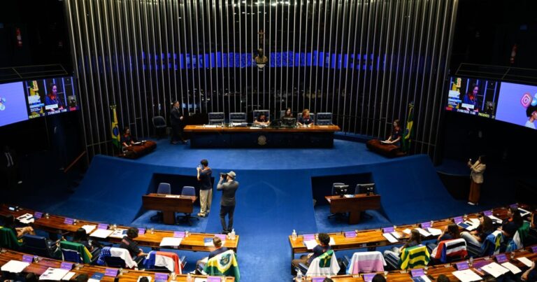 Congresso adia votação da taxa das blusinhas para próxima semana