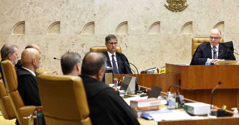 Aliados de Moraes usam tumultos para adiar investigação no STF
