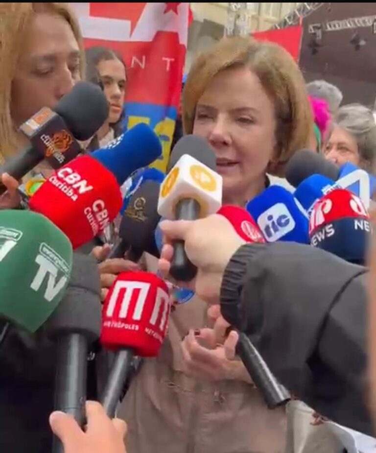 Gleisi defende levar caso Vorcaro para campanha de Lula