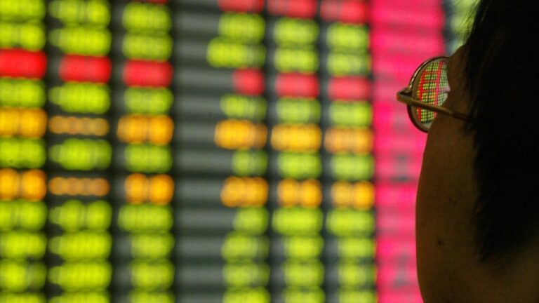 Ações da China caem nesta sexta com arrefecimento da alta em IA