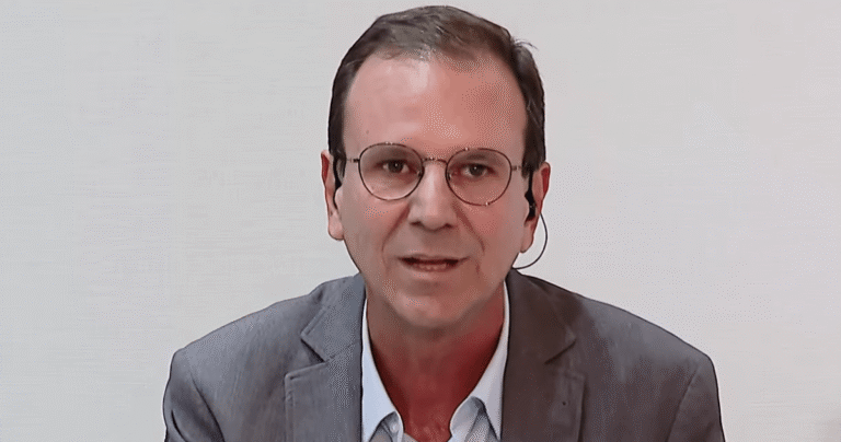 Paes promete aprofundar limpeza da máquina pública iniciada por Couto no Rio