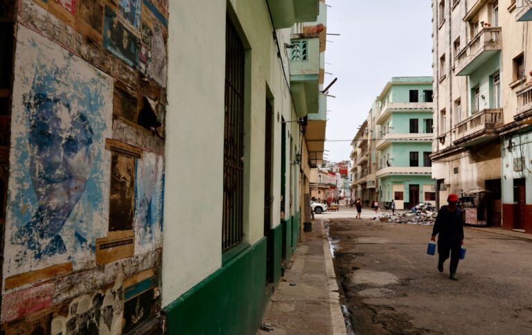 Cuba flexibiliza abertura de contas em moeda estrangeira sem autorização do BC